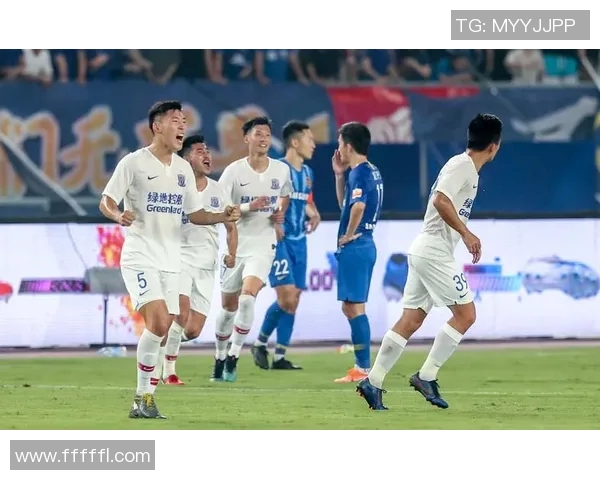 上海足球队状态引发热议球迷对球队表现分歧明显